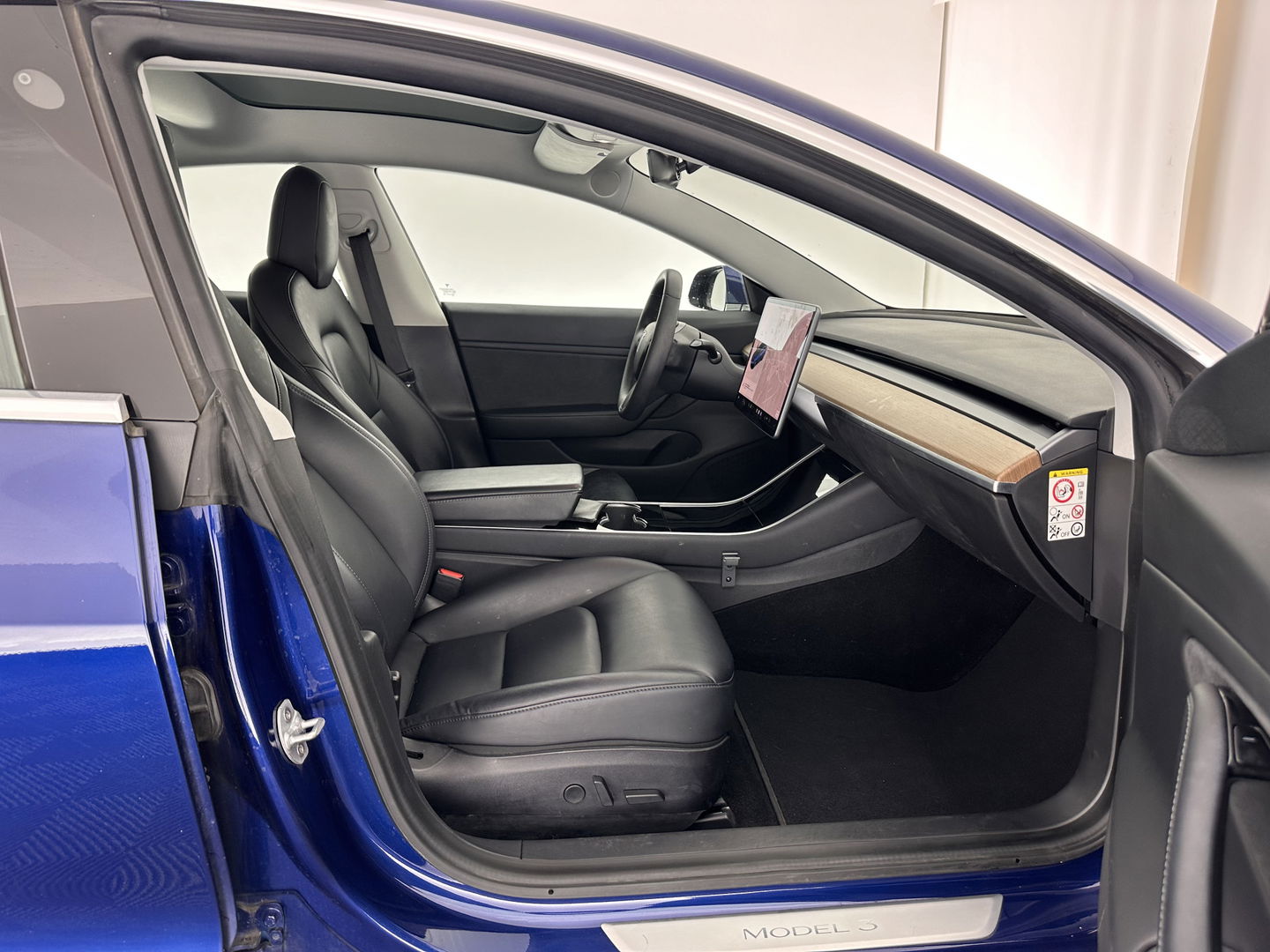 Tesla Model 3 Long Range AWD 75 kWh [ 3-Fase ] (INCL-BTW) Aut. *PANO | AUTO-PILOT | NAPPA-LEATHER | KEYLESS | FULL-LED | MEMORY-PACK | SURROUND-VIEW | DAB | CARPLAY | DIGI-COCKPIT | LANE-ASSIST | COMFORT-SEATS | 19"ALU*