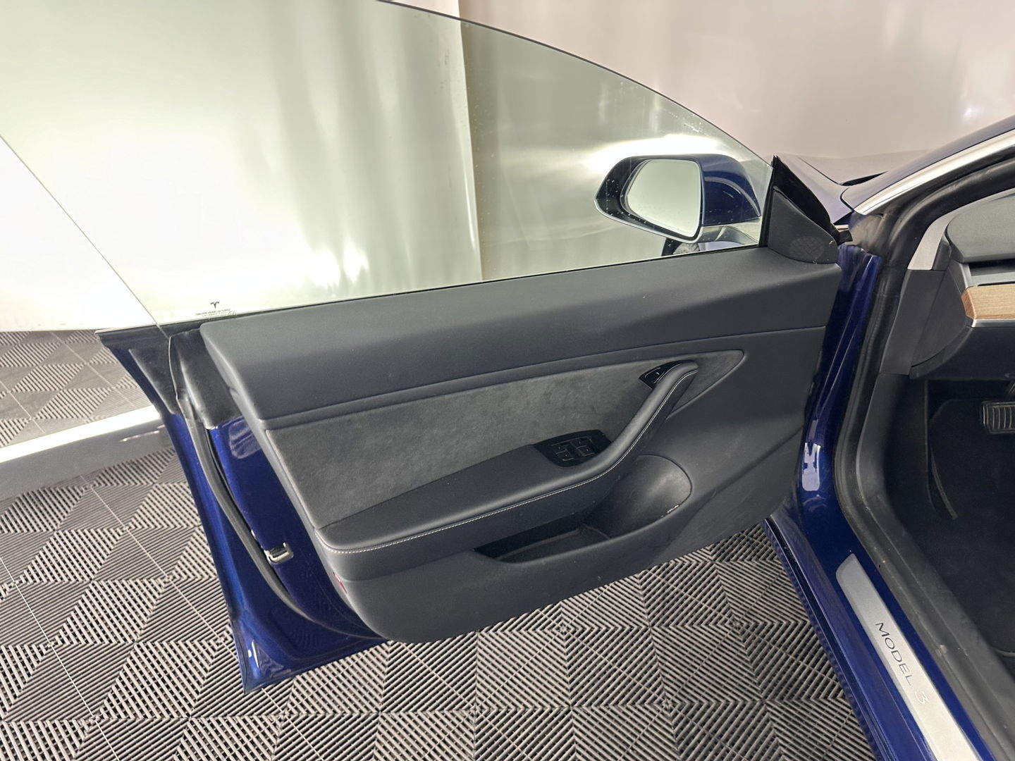 Tesla Model 3 Long Range AWD 75 kWh [ 3-Fase ] (INCL-BTW) Aut. *PANO | AUTO-PILOT | NAPPA-LEATHER | KEYLESS | FULL-LED | MEMORY-PACK | SURROUND-VIEW | DAB | CARPLAY | DIGI-COCKPIT | LANE-ASSIST | COMFORT-SEATS | 19"ALU*