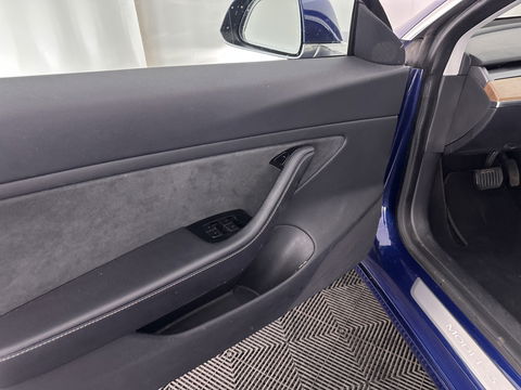 Tesla Model 3 Long Range AWD 75 kWh [ 3-Fase ] (INCL-BTW) Aut. *PANO | AUTO-PILOT | NAPPA-LEATHER | KEYLESS | FULL-LED | MEMORY-PACK | SURROUND-VIEW | DAB | CARPLAY | DIGI-COCKPIT | LANE-ASSIST | COMFORT-SEATS | 19"ALU*