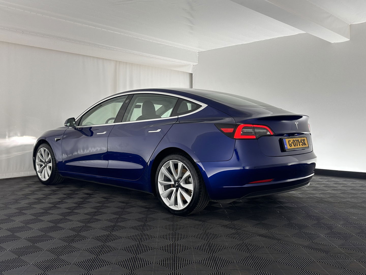 Tesla Model 3 Long Range AWD 75 kWh [ 3-Fase ] (INCL-BTW) Aut. *PANO | AUTO-PILOT | NAPPA-LEATHER | KEYLESS | FULL-LED | MEMORY-PACK | SURROUND-VIEW | DAB | CARPLAY | DIGI-COCKPIT | LANE-ASSIST | COMFORT-SEATS | 19"ALU*