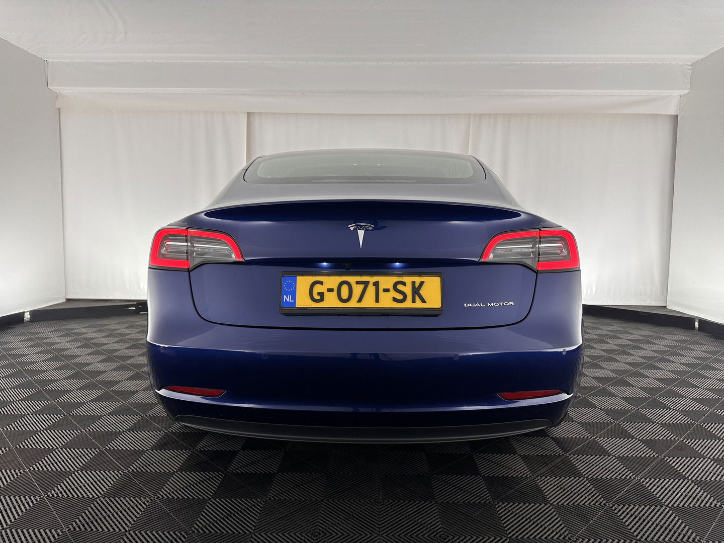 Tesla Model 3 Long Range AWD 75 kWh [ 3-Fase ] (INCL-BTW) Aut. *PANO | AUTO-PILOT | NAPPA-LEATHER | KEYLESS | FULL-LED | MEMORY-PACK | SURROUND-VIEW | DAB | CARPLAY | DIGI-COCKPIT | LANE-ASSIST | COMFORT-SEATS | 19"ALU*
