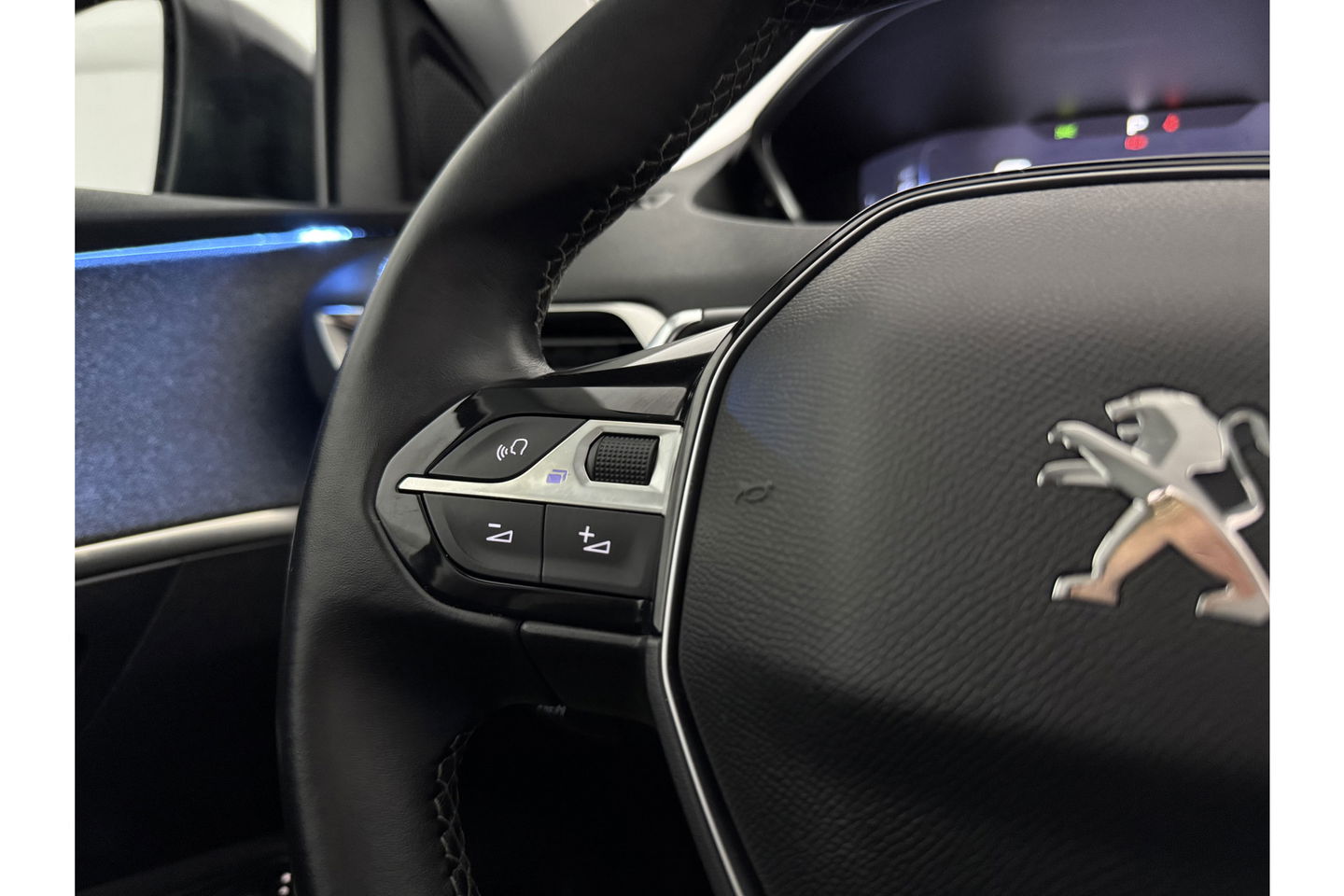 Peugeot 3008 1.2 PureTech Premium Pano Sfeer 360Camera LED Virtual Clima Cruise Carplay Navi PDC 19"LMV