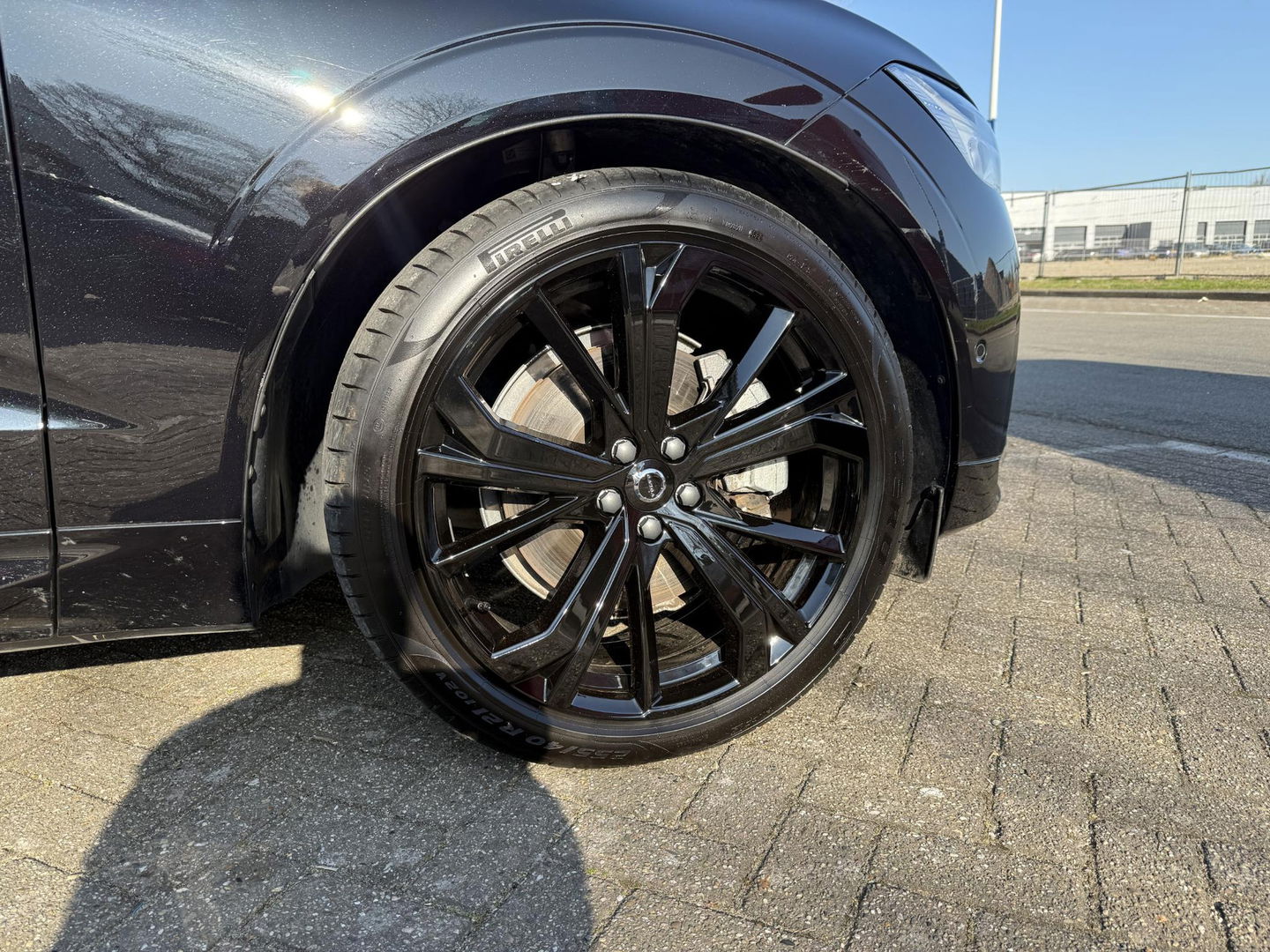 Volvo XC60 2.0 T6 Plug-in hybrid AWD Plus Black Edition luchtvering l 360 rijklaarprijs