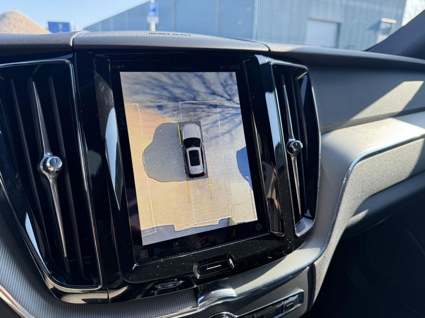 Volvo XC60 2.0 T6 Plug-in hybrid AWD Plus Black Edition luchtvering l 360 rijklaarprijs