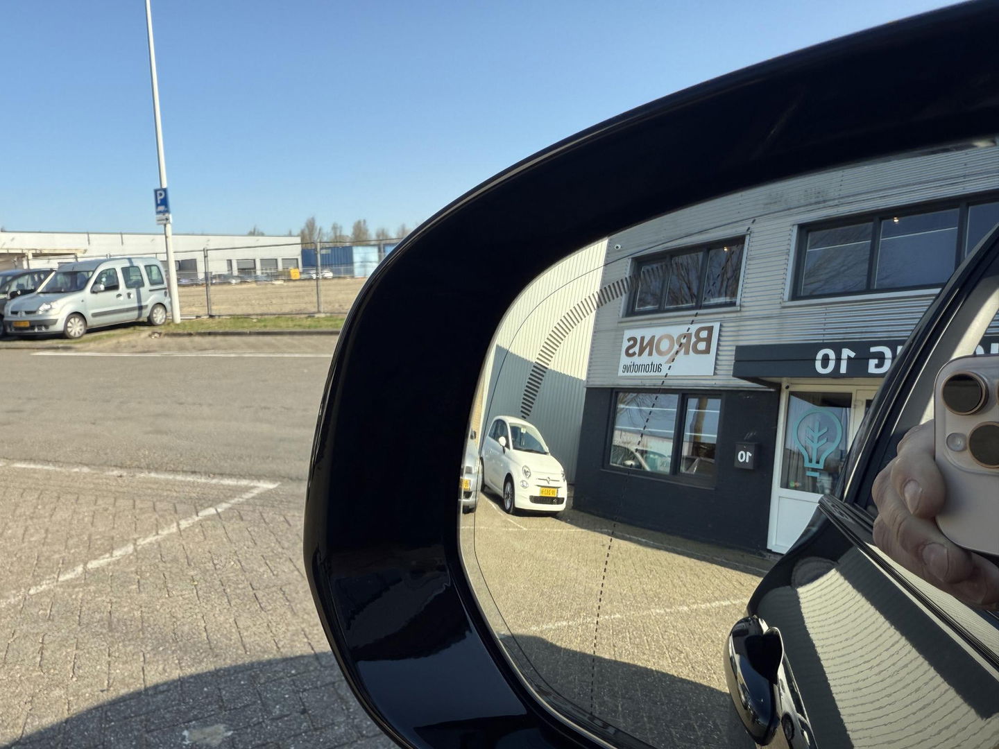 Volvo XC60 2.0 T6 Plug-in hybrid AWD Plus Black Edition luchtvering l 360 rijklaarprijs