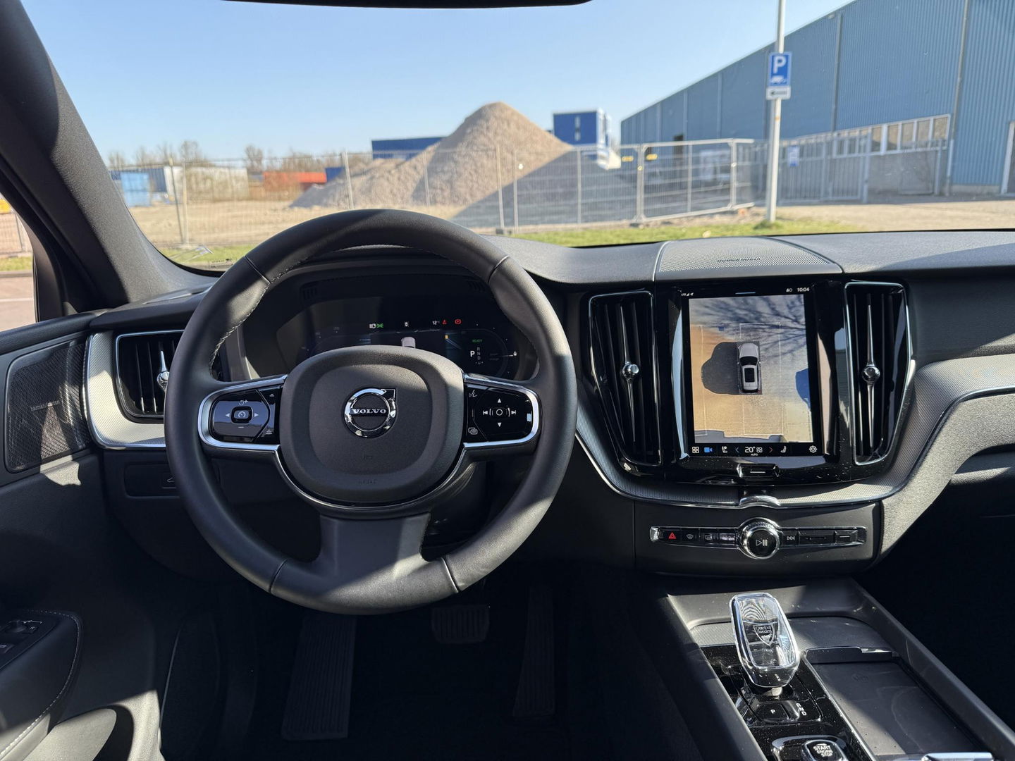 Volvo XC60 2.0 T6 Plug-in hybrid AWD Plus Black Edition luchtvering l 360 rijklaarprijs