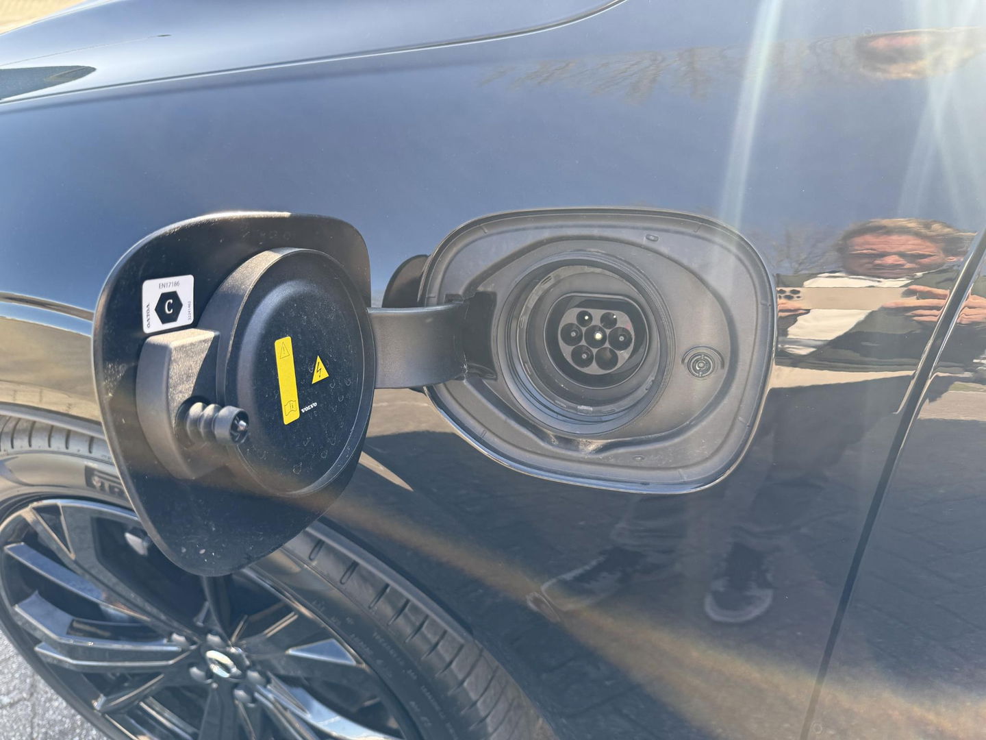 Volvo XC60 2.0 T6 Plug-in hybrid AWD Plus Black Edition luchtvering l 360 rijklaarprijs