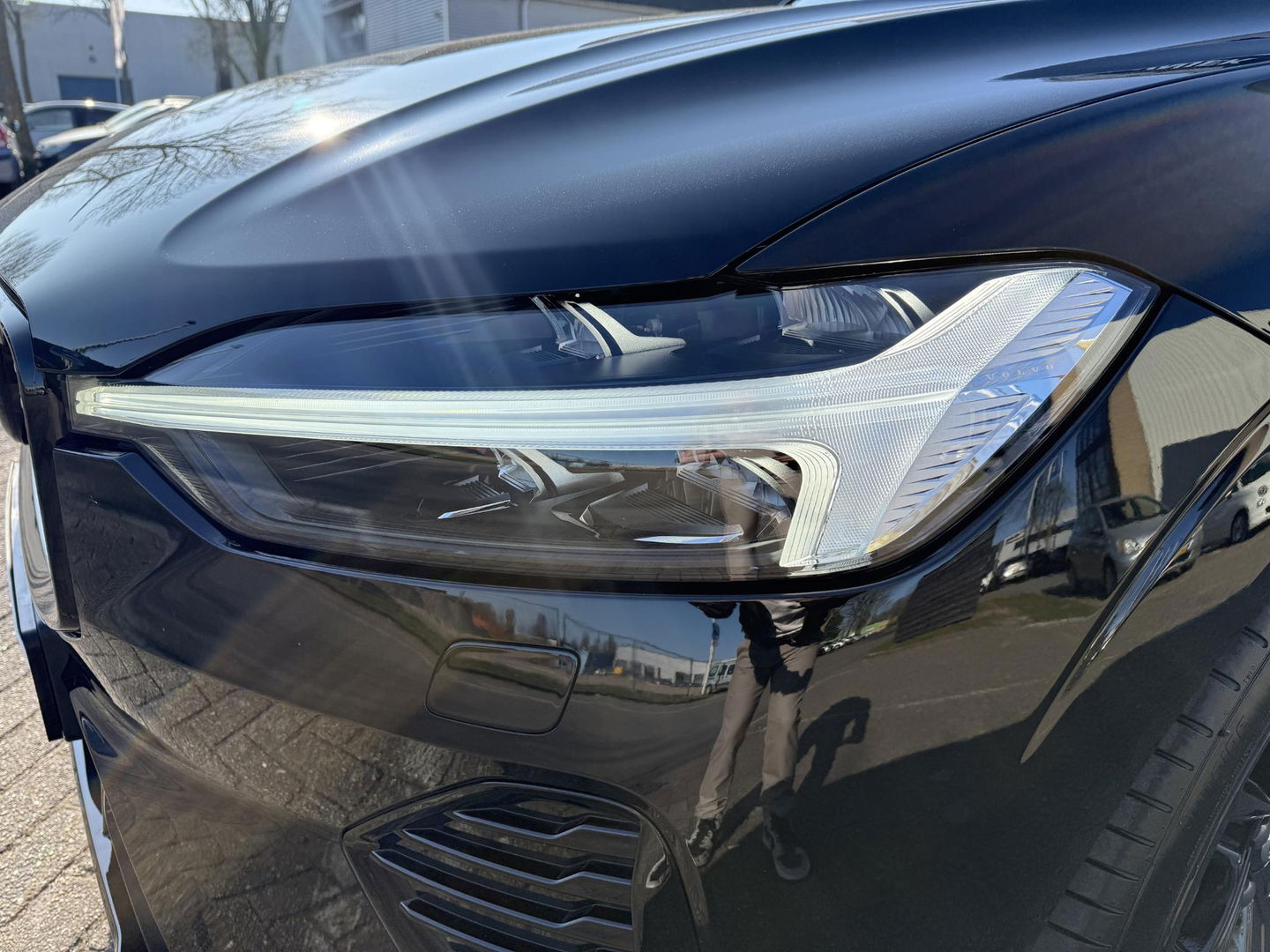 Volvo XC60 2.0 T6 Plug-in hybrid AWD Plus Black Edition luchtvering l 360 rijklaarprijs