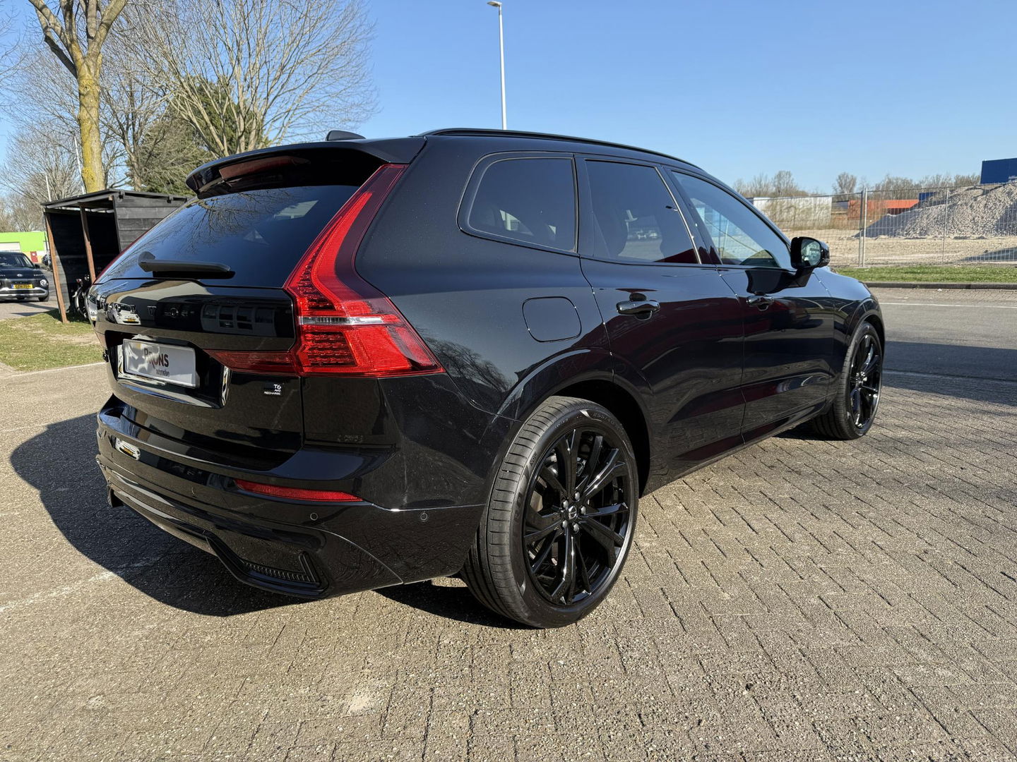 Volvo XC60 2.0 T6 Plug-in hybrid AWD Plus Black Edition luchtvering l 360 rijklaarprijs