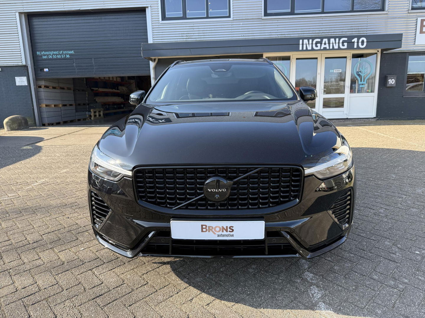 Volvo XC60 2.0 T6 Plug-in hybrid AWD Plus Black Edition luchtvering l 360 rijklaarprijs