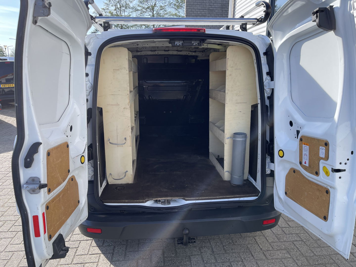 Ford Transit Connect 1.5 TDCI L2 Economy Edition / euro 6 / bpm vrij / vaste prijs rijklaar € 8950 ex btw / lease vanaf € 202 / airco / trekhaak / imperial / ingerichte laadruimte