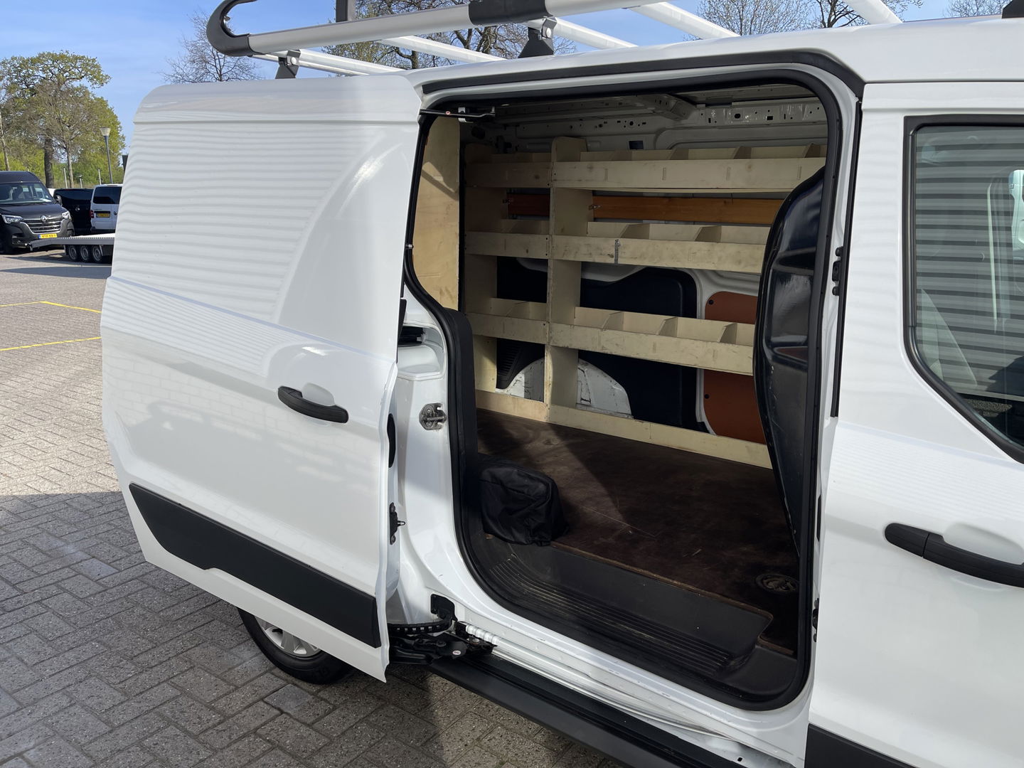 Ford Transit Connect 1.5 TDCI L2 Economy Edition / euro 6 / bpm vrij / vaste prijs rijklaar € 8950 ex btw / lease vanaf € 202 / airco / trekhaak / imperial / ingerichte laadruimte