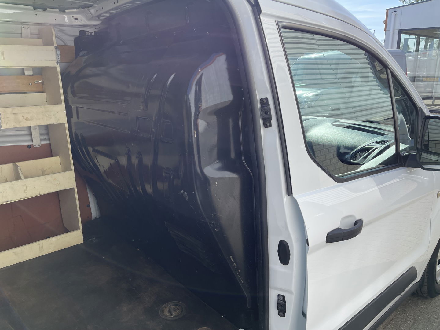 Ford Transit Connect 1.5 TDCI L2 Economy Edition / euro 6 / bpm vrij / vaste prijs rijklaar € 8950 ex btw / lease vanaf € 202 / airco / trekhaak / imperial / ingerichte laadruimte