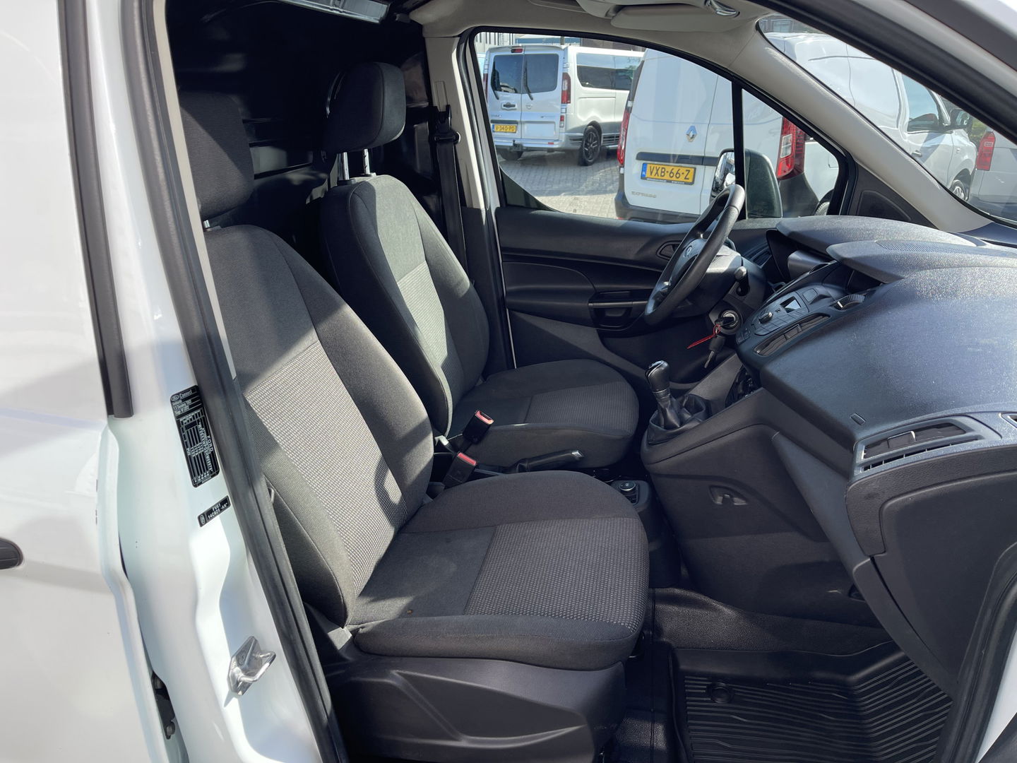 Ford Transit Connect 1.5 TDCI L2 Economy Edition / euro 6 / bpm vrij / vaste prijs rijklaar € 8950 ex btw / lease vanaf € 202 / airco / trekhaak / imperial / ingerichte laadruimte
