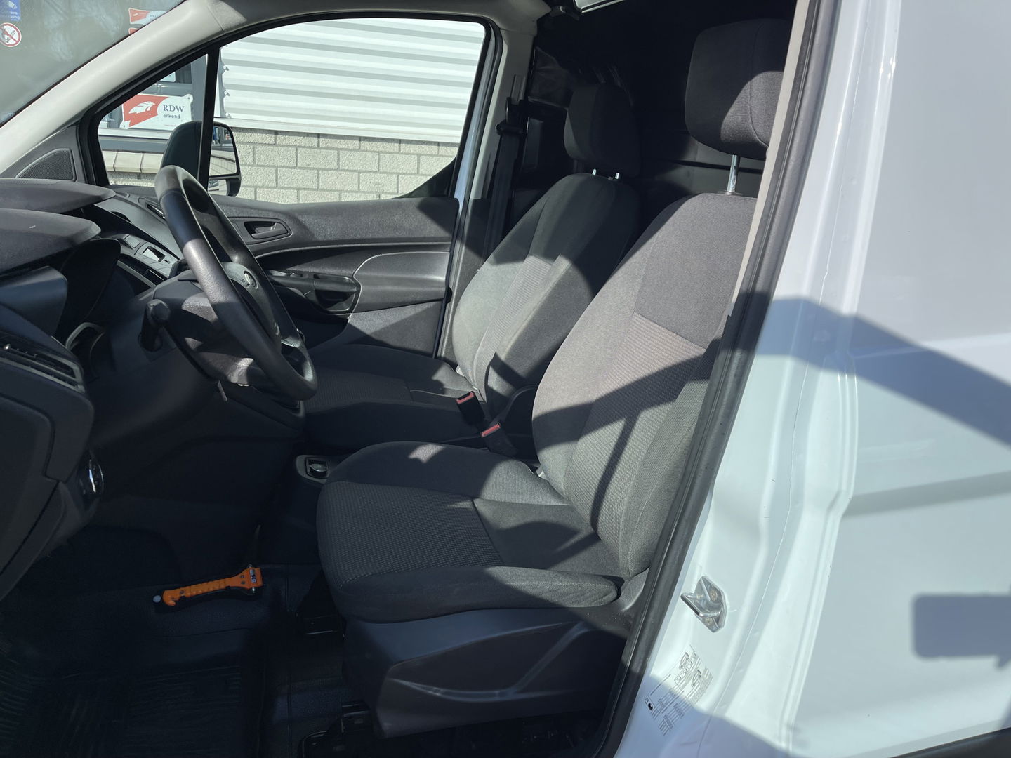 Ford Transit Connect 1.5 TDCI L2 Economy Edition / euro 6 / bpm vrij / vaste prijs rijklaar € 8950 ex btw / lease vanaf € 202 / airco / trekhaak / imperial / ingerichte laadruimte