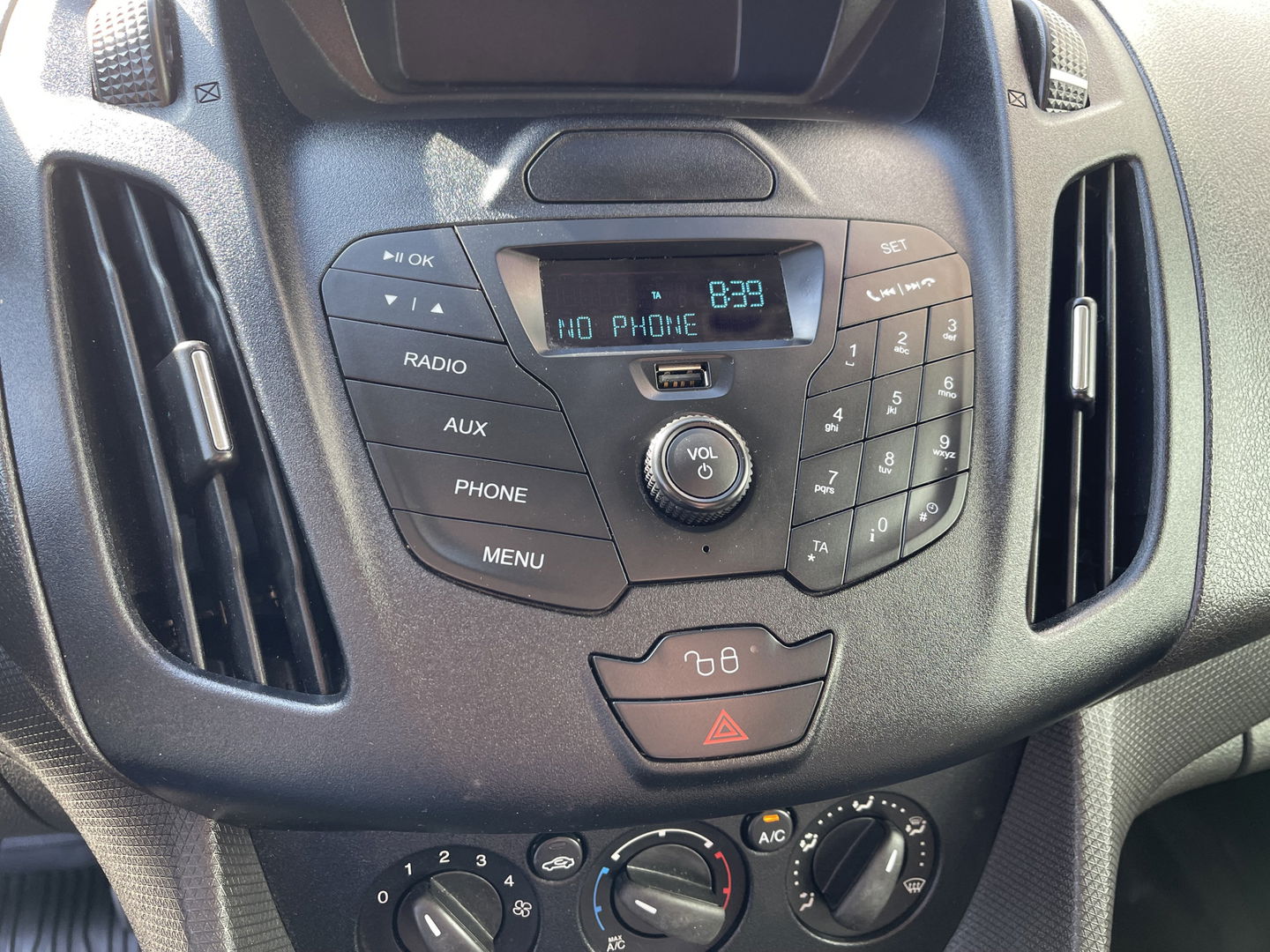 Ford Transit Connect 1.5 TDCI L2 Economy Edition / euro 6 / bpm vrij / vaste prijs rijklaar € 8950 ex btw / lease vanaf € 202 / airco / trekhaak / imperial / ingerichte laadruimte