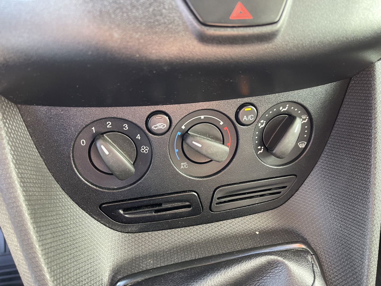 Ford Transit Connect 1.5 TDCI L2 Economy Edition / euro 6 / bpm vrij / vaste prijs rijklaar € 8950 ex btw / lease vanaf € 202 / airco / trekhaak / imperial / ingerichte laadruimte
