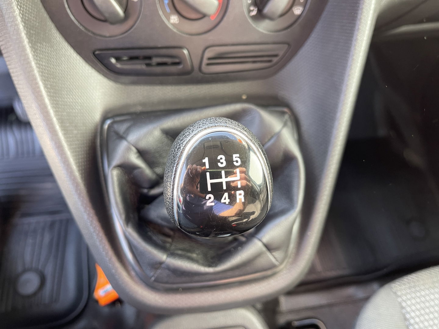 Ford Transit Connect 1.5 TDCI L2 Economy Edition / euro 6 / bpm vrij / vaste prijs rijklaar € 8950 ex btw / lease vanaf € 202 / airco / trekhaak / imperial / ingerichte laadruimte