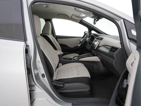 Nissan Leaf N-Connecta 40 kWh (INCL-BTW)  Aut. *ADAPTIVE-CRUISE | NAVI-FULLMAP | SURROUND-VIEW | CARPLAY | KEYLESS | BLIND-SPOT |  DIGI-COCKPIT | COMFORT-SEATS | DAB | ECC | PDC | HEATED-SEATS | 17"ALU*