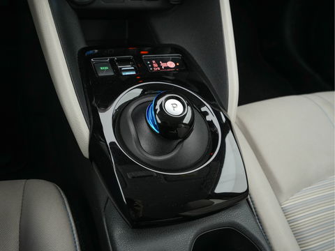 Nissan Leaf N-Connecta 40 kWh (INCL-BTW)  Aut. *ADAPTIVE-CRUISE | NAVI-FULLMAP | SURROUND-VIEW | CARPLAY | KEYLESS | BLIND-SPOT |  DIGI-COCKPIT | COMFORT-SEATS | DAB | ECC | PDC | HEATED-SEATS | 17"ALU*