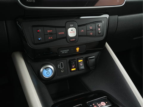 Nissan Leaf N-Connecta 40 kWh (INCL-BTW)  Aut. *ADAPTIVE-CRUISE | NAVI-FULLMAP | SURROUND-VIEW | CARPLAY | KEYLESS | BLIND-SPOT |  DIGI-COCKPIT | COMFORT-SEATS | DAB | ECC | PDC | HEATED-SEATS | 17"ALU*