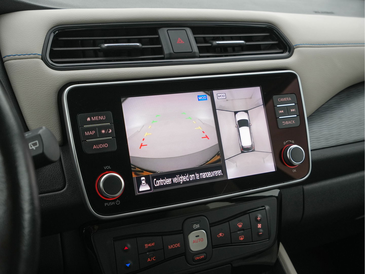 Nissan Leaf N-Connecta 40 kWh (INCL-BTW)  Aut. *ADAPTIVE-CRUISE | NAVI-FULLMAP | SURROUND-VIEW | CARPLAY | KEYLESS | BLIND-SPOT |  DIGI-COCKPIT | COMFORT-SEATS | DAB | ECC | PDC | HEATED-SEATS | 17"ALU*