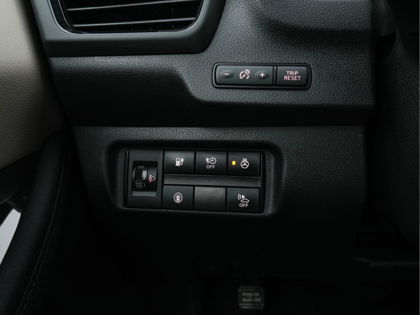 Nissan Leaf N-Connecta 40 kWh (INCL-BTW)  Aut. *ADAPTIVE-CRUISE | NAVI-FULLMAP | SURROUND-VIEW | CARPLAY | KEYLESS | BLIND-SPOT |  DIGI-COCKPIT | COMFORT-SEATS | DAB | ECC | PDC | HEATED-SEATS | 17"ALU*