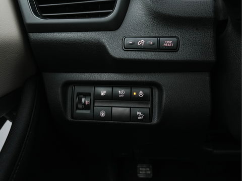 Nissan Leaf N-Connecta 40 kWh (INCL-BTW)  Aut. *ADAPTIVE-CRUISE | NAVI-FULLMAP | SURROUND-VIEW | CARPLAY | KEYLESS | BLIND-SPOT |  DIGI-COCKPIT | COMFORT-SEATS | DAB | ECC | PDC | HEATED-SEATS | 17"ALU*