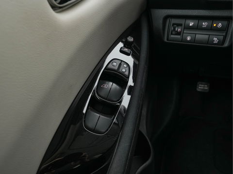 Nissan Leaf N-Connecta 40 kWh (INCL-BTW)  Aut. *ADAPTIVE-CRUISE | NAVI-FULLMAP | SURROUND-VIEW | CARPLAY | KEYLESS | BLIND-SPOT |  DIGI-COCKPIT | COMFORT-SEATS | DAB | ECC | PDC | HEATED-SEATS | 17"ALU*
