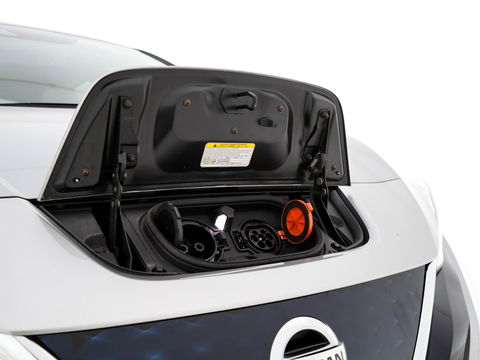 Nissan Leaf N-Connecta 40 kWh (INCL-BTW)  Aut. *ADAPTIVE-CRUISE | NAVI-FULLMAP | SURROUND-VIEW | CARPLAY | KEYLESS | BLIND-SPOT |  DIGI-COCKPIT | COMFORT-SEATS | DAB | ECC | PDC | HEATED-SEATS | 17"ALU*