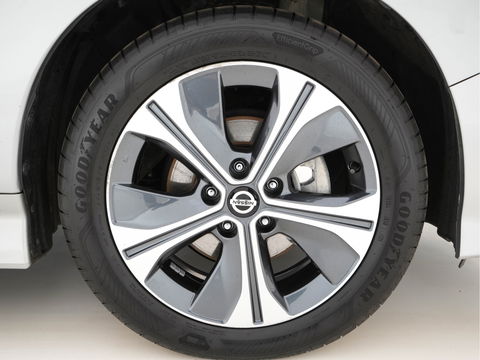 Nissan Leaf N-Connecta 40 kWh (INCL-BTW)  Aut. *ADAPTIVE-CRUISE | NAVI-FULLMAP | SURROUND-VIEW | CARPLAY | KEYLESS | BLIND-SPOT |  DIGI-COCKPIT | COMFORT-SEATS | DAB | ECC | PDC | HEATED-SEATS | 17"ALU*