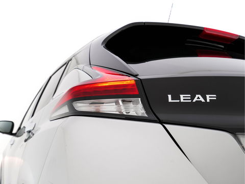 Nissan Leaf N-Connecta 40 kWh (INCL-BTW)  Aut. *ADAPTIVE-CRUISE | NAVI-FULLMAP | SURROUND-VIEW | CARPLAY | KEYLESS | BLIND-SPOT |  DIGI-COCKPIT | COMFORT-SEATS | DAB | ECC | PDC | HEATED-SEATS | 17"ALU*