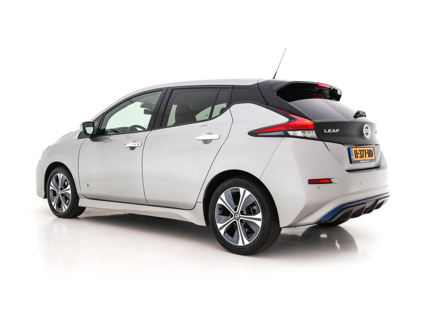 Nissan Leaf N-Connecta 40 kWh (INCL-BTW)  Aut. *ADAPTIVE-CRUISE | NAVI-FULLMAP | SURROUND-VIEW | CARPLAY | KEYLESS | BLIND-SPOT |  DIGI-COCKPIT | COMFORT-SEATS | DAB | ECC | PDC | HEATED-SEATS | 17"ALU*