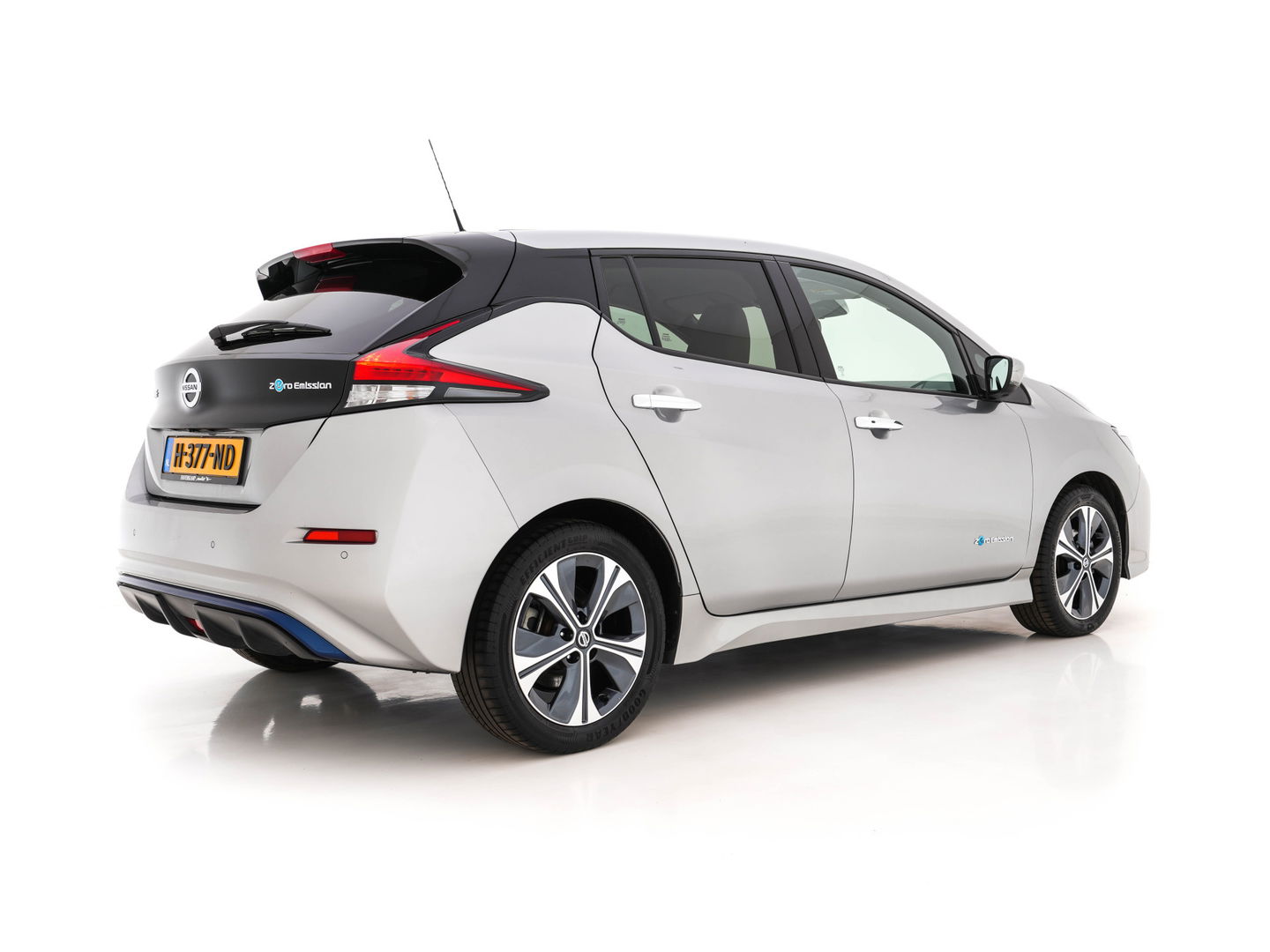 Nissan Leaf N-Connecta 40 kWh (INCL-BTW)  Aut. *ADAPTIVE-CRUISE | NAVI-FULLMAP | SURROUND-VIEW | CARPLAY | KEYLESS | BLIND-SPOT |  DIGI-COCKPIT | COMFORT-SEATS | DAB | ECC | PDC | HEATED-SEATS | 17"ALU*