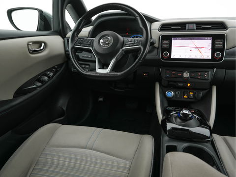 Nissan Leaf N-Connecta 40 kWh (INCL-BTW)  Aut. *ADAPTIVE-CRUISE | NAVI-FULLMAP | SURROUND-VIEW | CARPLAY | KEYLESS | BLIND-SPOT |  DIGI-COCKPIT | COMFORT-SEATS | DAB | ECC | PDC | HEATED-SEATS | 17"ALU*