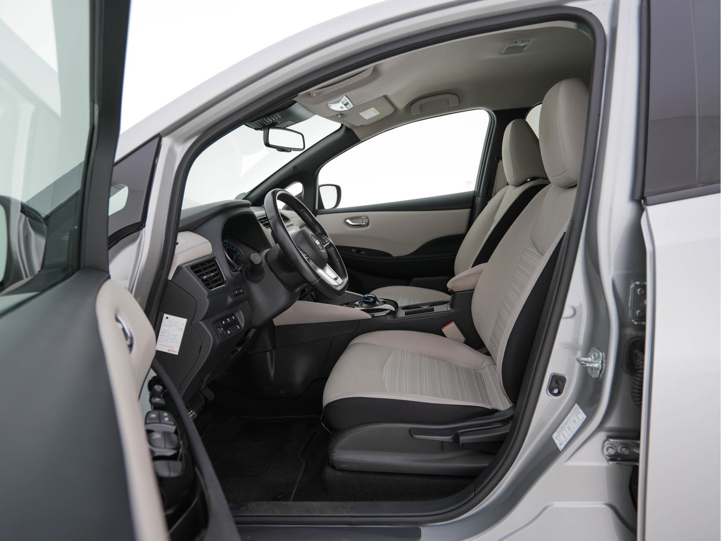 Nissan Leaf N-Connecta 40 kWh (INCL-BTW)  Aut. *ADAPTIVE-CRUISE | NAVI-FULLMAP | SURROUND-VIEW | CARPLAY | KEYLESS | BLIND-SPOT |  DIGI-COCKPIT | COMFORT-SEATS | DAB | ECC | PDC | HEATED-SEATS | 17"ALU*