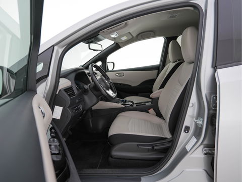Nissan Leaf N-Connecta 40 kWh (INCL-BTW)  Aut. *ADAPTIVE-CRUISE | NAVI-FULLMAP | SURROUND-VIEW | CARPLAY | KEYLESS | BLIND-SPOT |  DIGI-COCKPIT | COMFORT-SEATS | DAB | ECC | PDC | HEATED-SEATS | 17"ALU*