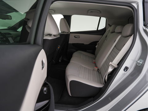 Nissan Leaf N-Connecta 40 kWh (INCL-BTW)  Aut. *ADAPTIVE-CRUISE | NAVI-FULLMAP | SURROUND-VIEW | CARPLAY | KEYLESS | BLIND-SPOT |  DIGI-COCKPIT | COMFORT-SEATS | DAB | ECC | PDC | HEATED-SEATS | 17"ALU*