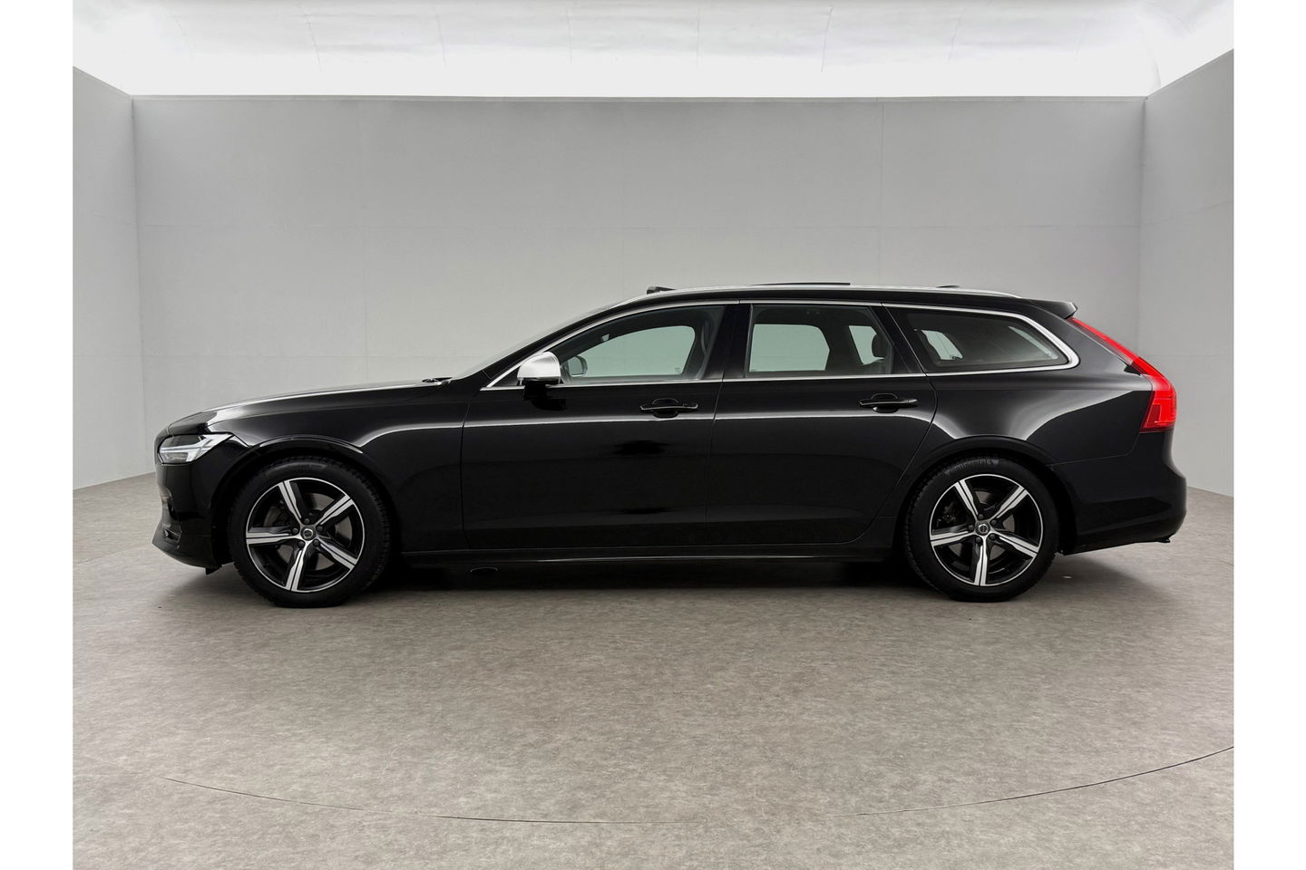 Volvo V90 2.0 T4 Business Sport 191PK Pano Sfeer Virtual Harman/Kardon Head-up LED Carplay Camera Memory-seat Clima Cruise Navi PDC 19''LMV