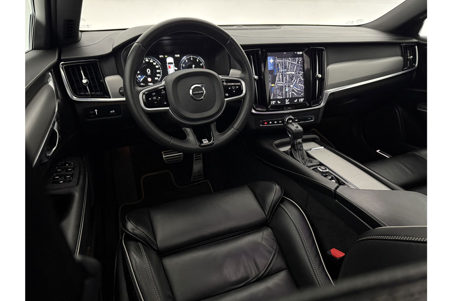 Volvo V90 2.0 T4 Business Sport 191PK Pano Sfeer Virtual Harman/Kardon Head-up LED Carplay Camera Memory-seat Clima Cruise Navi PDC 19''LMV