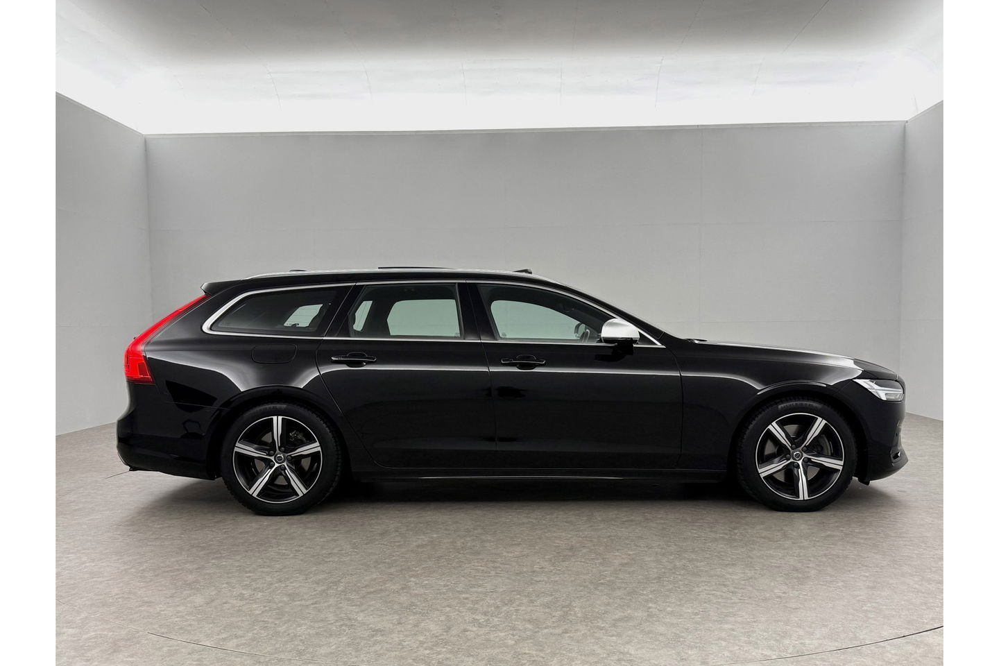 Volvo V90 2.0 T4 Business Sport 191PK Pano Sfeer Virtual Harman/Kardon Head-up LED Carplay Camera Memory-seat Clima Cruise Navi PDC 19''LMV