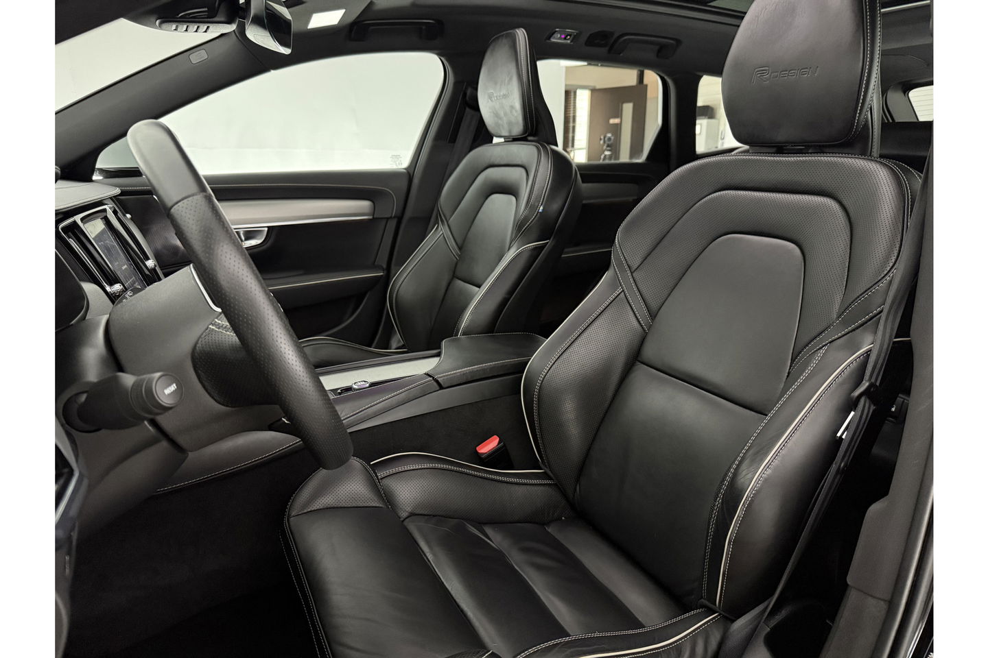 Volvo V90 2.0 T4 Business Sport 191PK Pano Sfeer Virtual Harman/Kardon Head-up LED Carplay Camera Memory-seat Clima Cruise Navi PDC 19''LMV