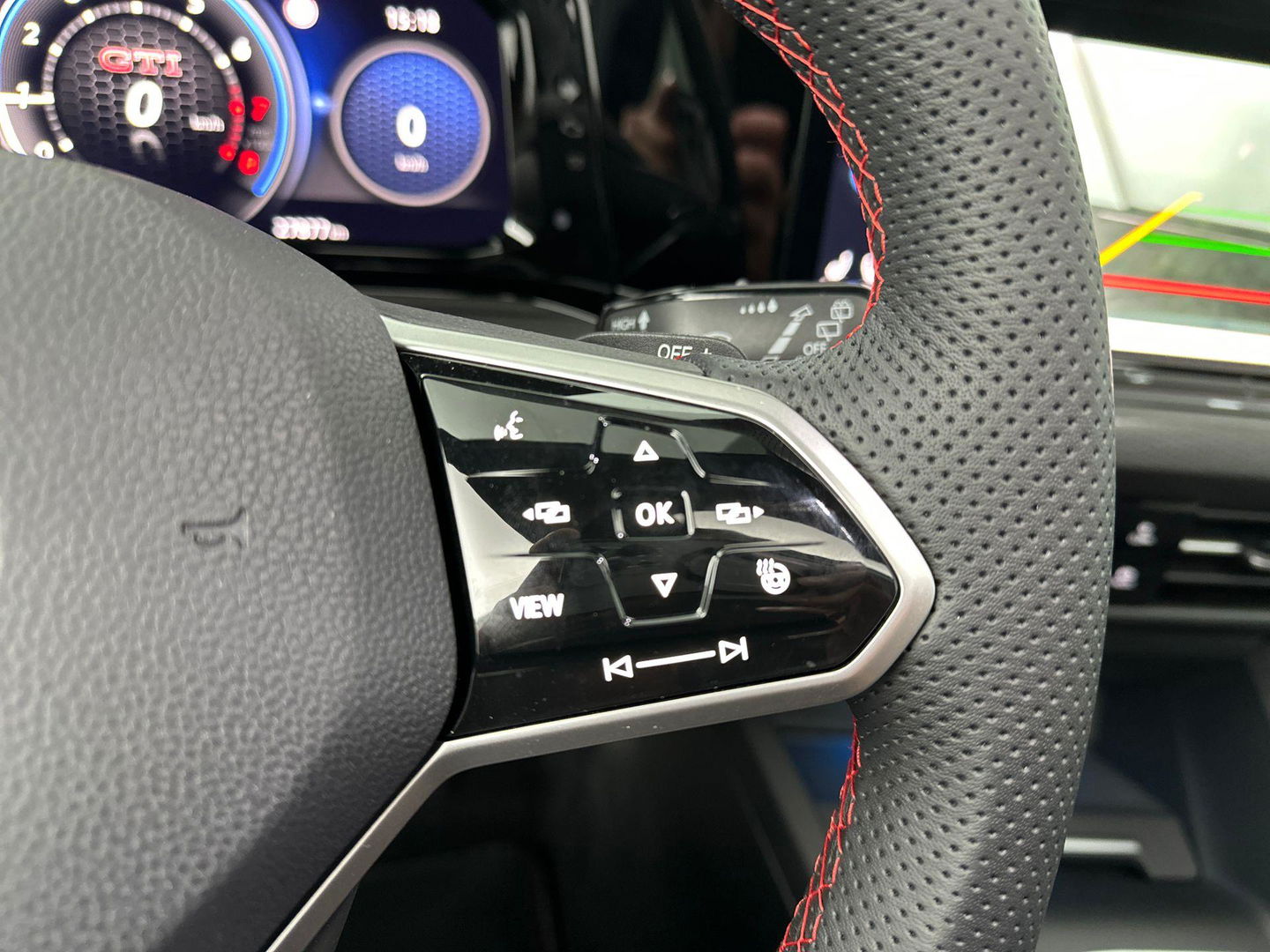 Volkswagen Golf 2.0 TSI GTI Panorama IQ Ligth H&K ACC