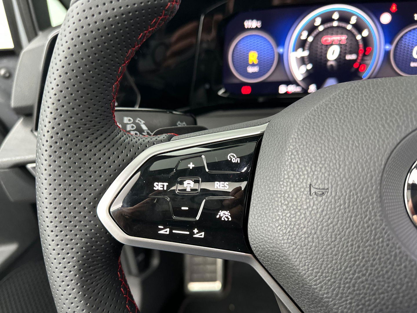 Volkswagen Golf 2.0 TSI GTI Panorama IQ Ligth H&K ACC
