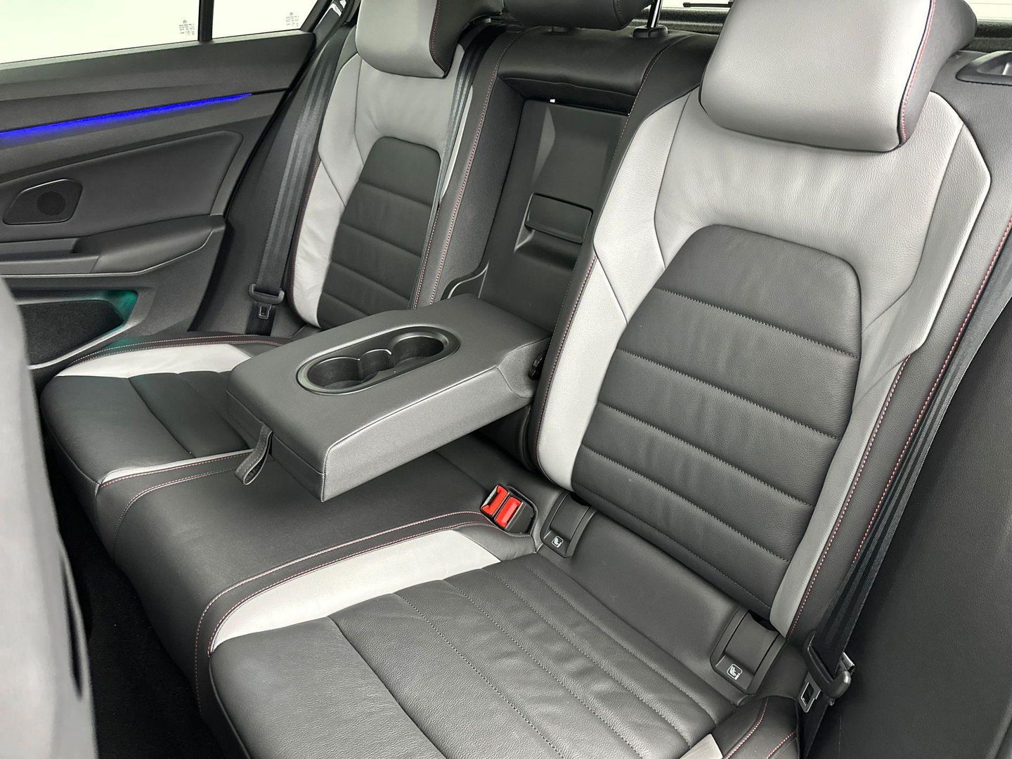 Volkswagen Golf 2.0 TSI GTI Pano IQ Leder H&K Sfeer