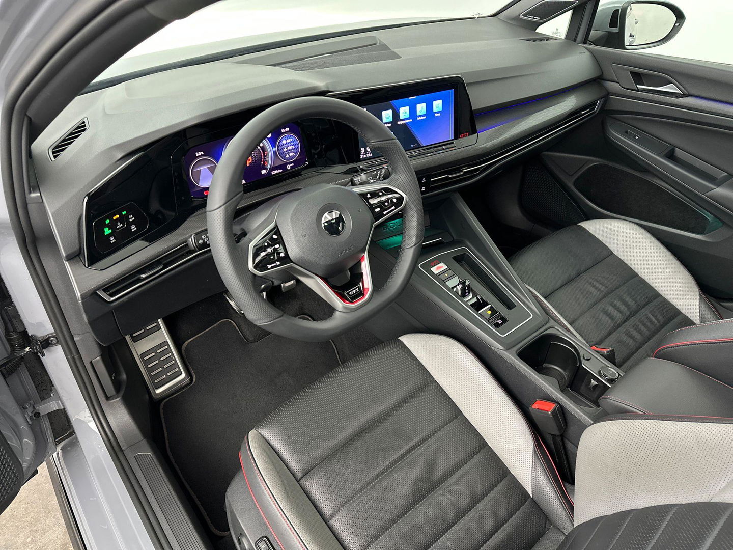 Volkswagen Golf 2.0 TSI GTI Pano IQ Leder H&K Sfeer