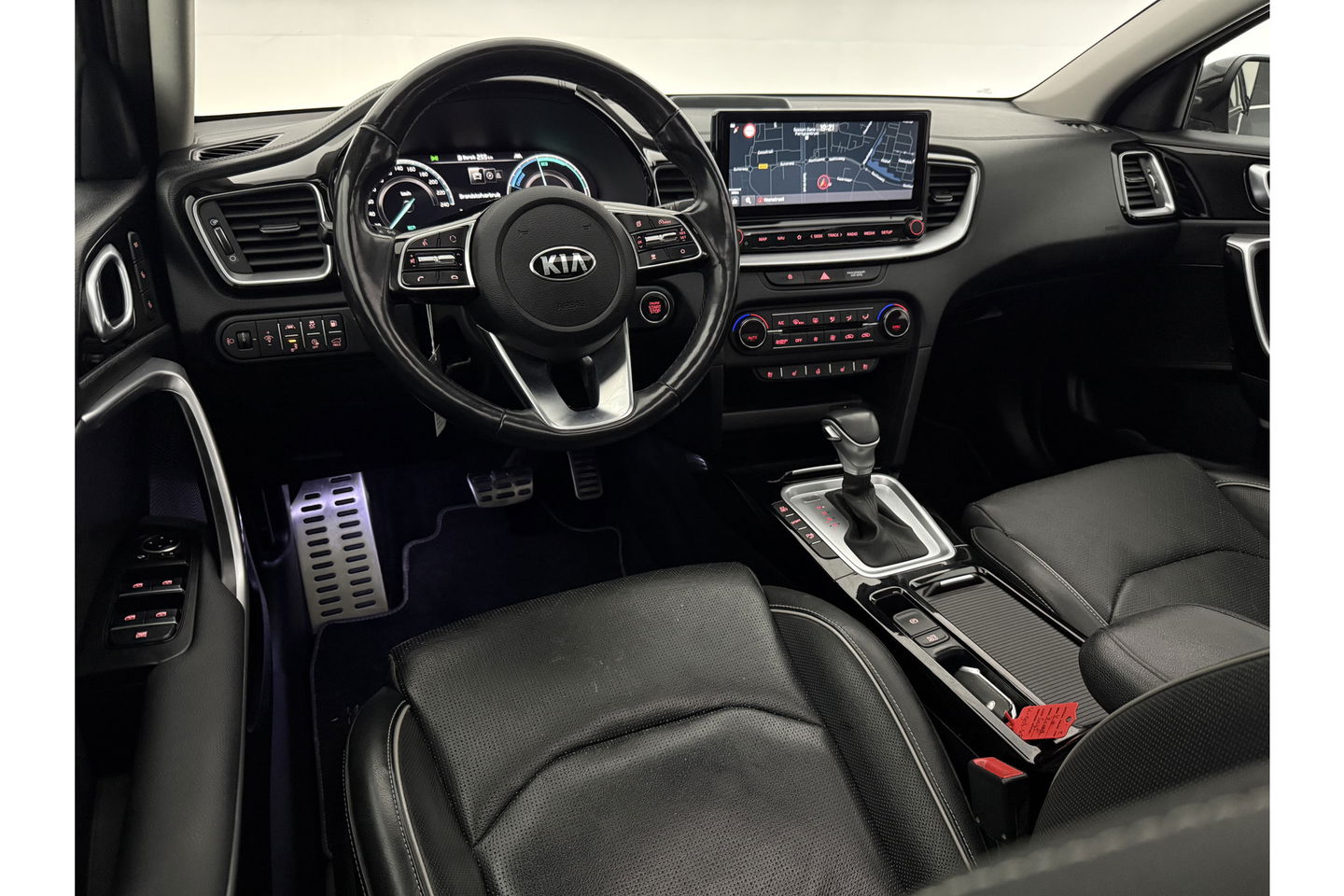 Kia Xceed 1.6 GDi PHEV ExecutiveLine 165PK Pano Camera Carplay LED Virtual Trekhaak Memory-seat Clima Cruise Navi PDC 18''LMV