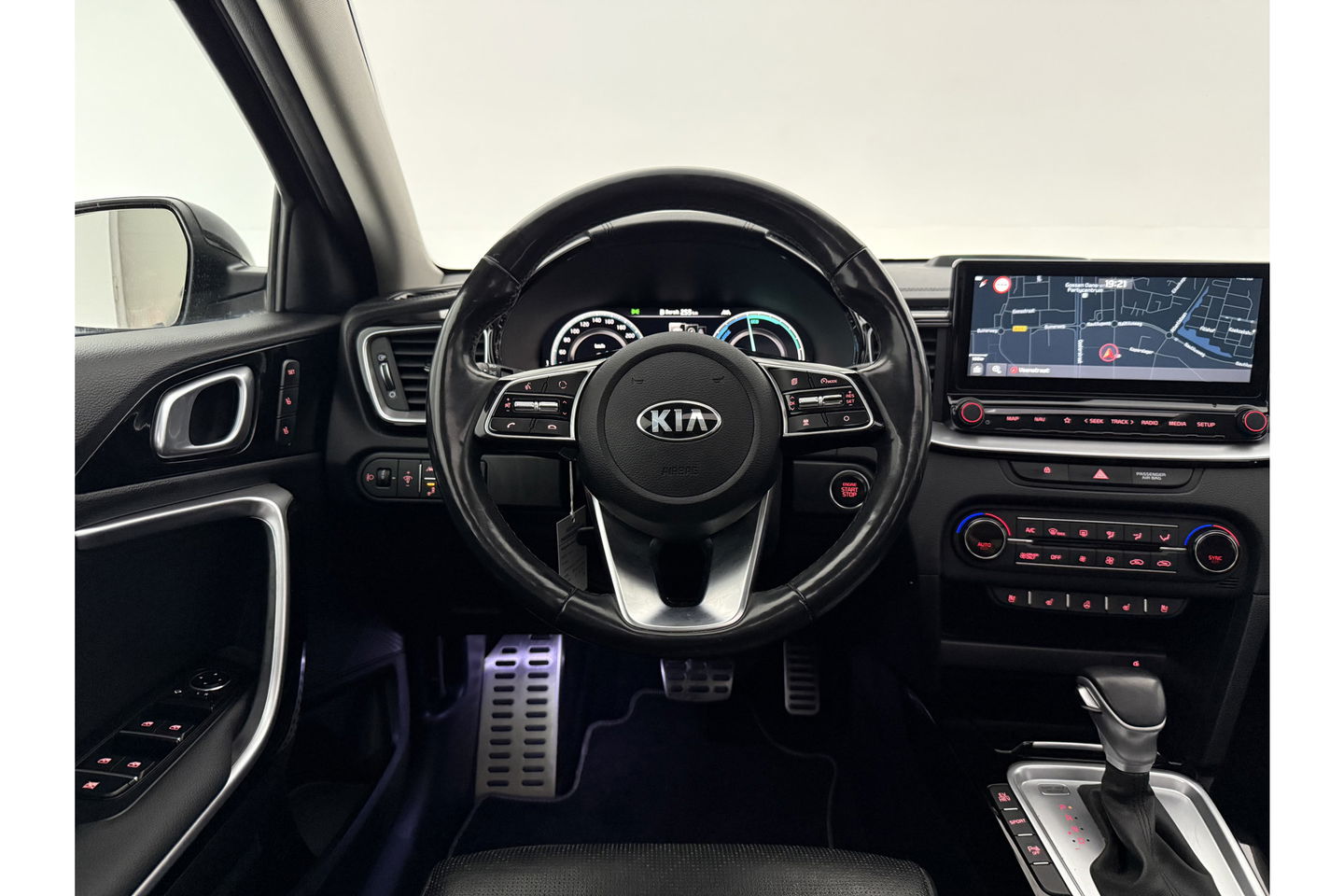 Kia Xceed 1.6 GDi PHEV ExecutiveLine 165PK Pano Camera Carplay LED Virtual Trekhaak Memory-seat Clima Cruise Navi PDC 18''LMV