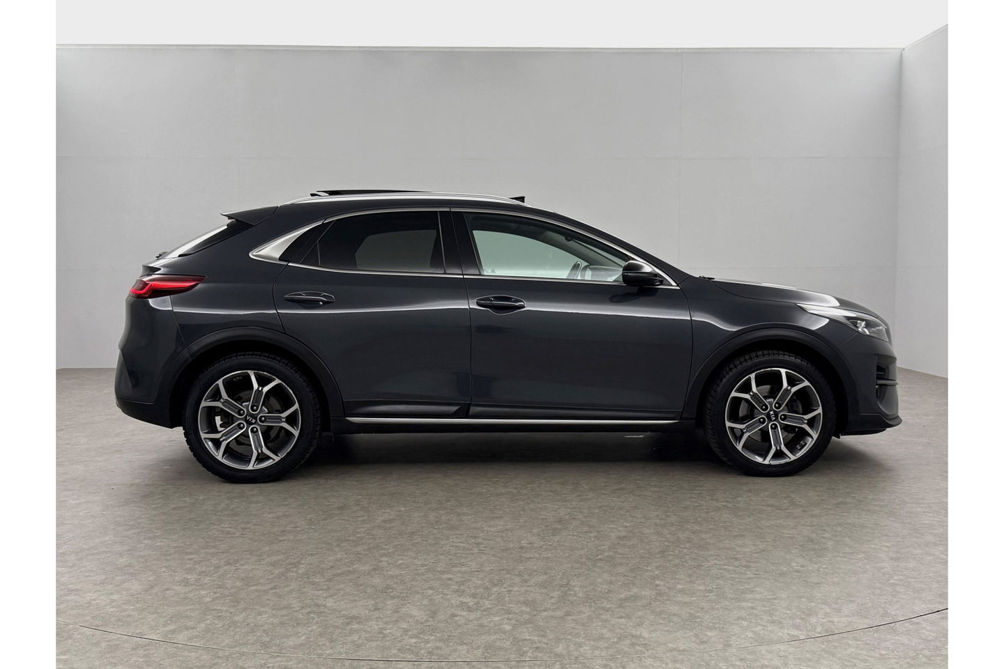 Kia Xceed 1.6 GDi PHEV ExecutiveLine 165PK Pano Camera Carplay LED Virtual Trekhaak Memory-seat Clima Cruise Navi PDC 18''LMV