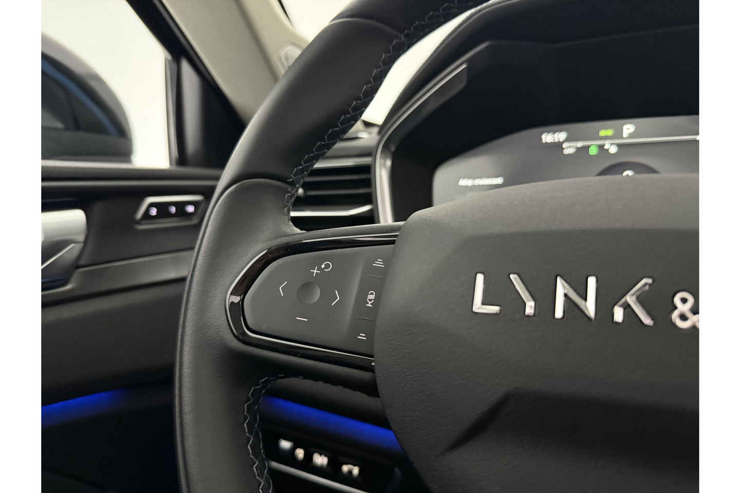 Lynk Co 01 1.5 262PK Hybride Pano LED Sfeer Virtual 360Camera Carplay ACC Clima Navi Memory-seat 20"LMV